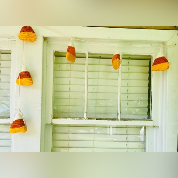 Plush Candy Corn Garland - Picture 3 of 12